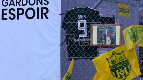 FÚTBOL EMILIANO SALA El fútbol francés rendirá homenaje a Emiliano Sala y el Nantes retira el `9`