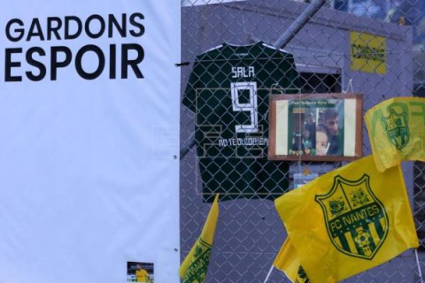 FÚTBOL EMILIANO SALA El fútbol francés rendirá homenaje a Emiliano Sala y el Nantes retira el `9`