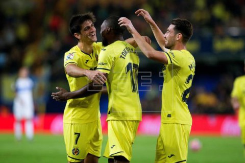 FÚTBOL ESPAÑA VILLARREAL-ALAVÉS 4-1. El Villarreal sigue intratable en casa y duerme en zona `Champions`