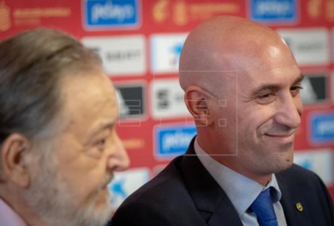FÚTBOL ESPAÑA-INGLATERRA Rubiales: `Sevilla es la casa de la selección`