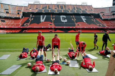 FÚTBOL ESPAÑA-NORUEGA La selección noruega tomó contacto con Mestalla