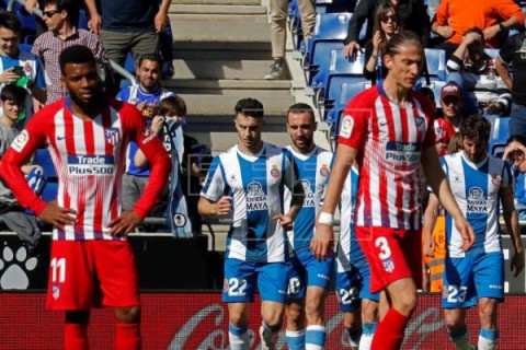 FÚTBOL ESPANYOL-ATLÉTICO DE MADRID 3-0. El Espanyol engulle al Atlético y sueña con Europa