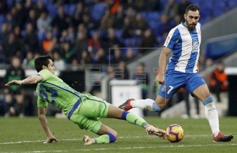 FÚTBOL ESPANYOL-BETIS  1-3. El Betis apuntala su excelencia y hunde al Espanyol