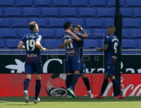 FÚTBOL ESPANYOL-LEVANTE 1-3. El Levante corta la reacción del Espanyol