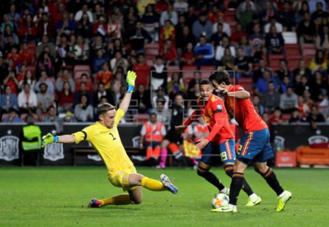 FÚTBOL EUROCOPA 2020 4-0. Rodrigo y Alcácer golean al aburrimiento
