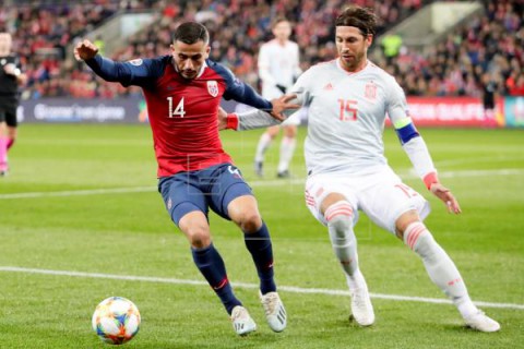 FÚTBOL EUROCOPA 2020: NORUEGA-ESPAÑA 1-1. España corta su racha triunfal el día que Ramos hace historia