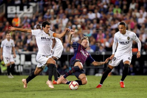 FÚTBOL FINAL COPA DEL REY El Barça sale con Semedo y Coutinho; el Valencia con Wass, Rodrigo y Gameiro