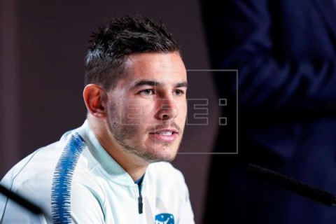 FÚTBOL FRANCIA Lucas Hernández está `bien` en el Atlético, pero no descarta marcharse