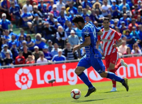 FÚTBOL GETAFE-GIRONA 2-0. Jorge Molina y Ángel valen media Liga de Campeones