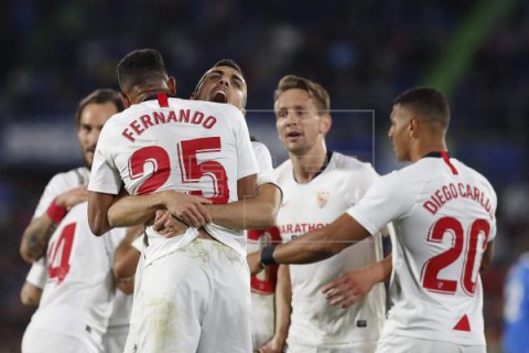 FÚTBOL GETAFE-SEVILLA 0-3. El Sevilla apaga el infierno del Coliseum