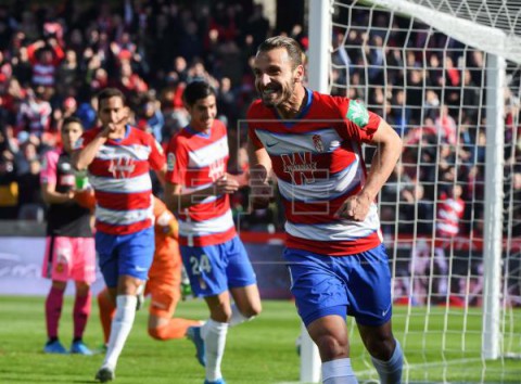 FÚTBOL GRANADA-MALLORCA 1-0. Montoro lleva al Granada al triunfo y prolonga el mal momento del Mallorca