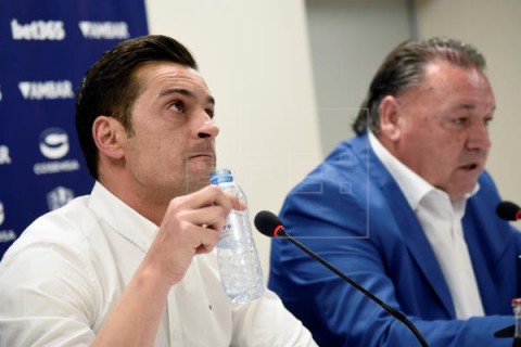 FÚTBOL HUESCA Francisco anuncia que no seguirá dirigiendo al Huesca la próxima temporada