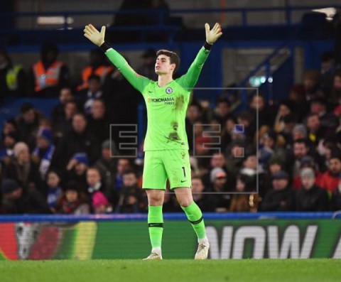 FÚTBOL INGLATERRA El Chelsea sanciona a Kepa sin una semana de sueldo y Sarri pasa página