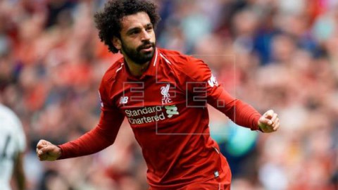 FÚTBOL INGLATERRA – El Liverpool denuncia a Salah a la policía por usar el móvil conduciendo