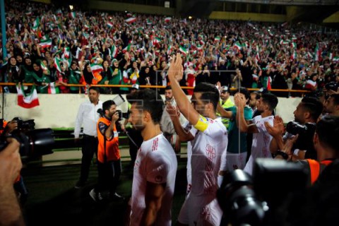 FÚTBOL IRÁN MUJERES Las mujeres iraníes hacen historia con su entrada al estadio Azadi