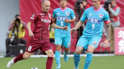 FÚTBOL JAPÓN Sin goles en el primer duelo en la liga japonesa entre Iniesta y Torres