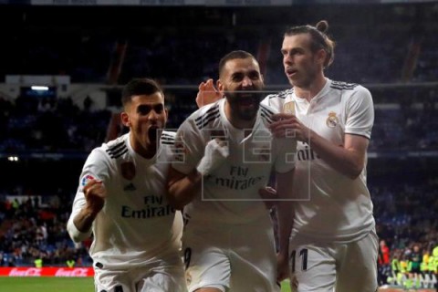 FÚTBOL LALIGA SANTANDER Benzema aplaca el sonrojo completo