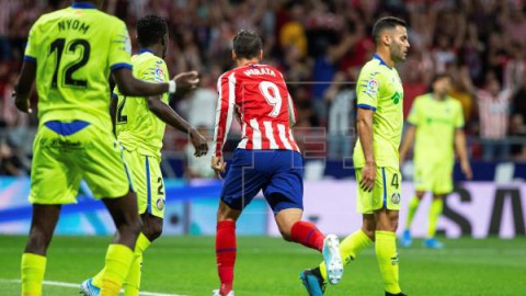 FÚTBOL LALIGA SANTANDER El Atlético cumple la tradición ante el Getafe; el Sevilla arranca fuerte