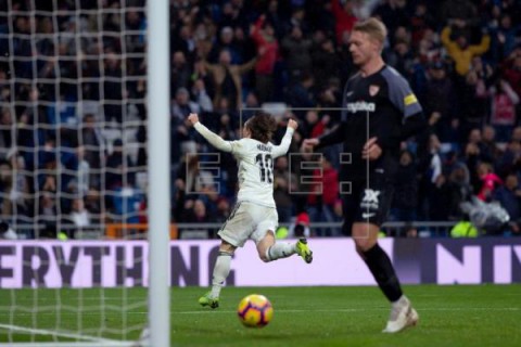 FÚTBOL LALIGA SANTANDER El Atlético prolonga su acoso mientras mejora el Real Madrid