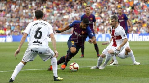 FÚTBOL LALIGA SANTANDER El Barça cierra su semana mágica ante el colista, la emoción está en Sevilla