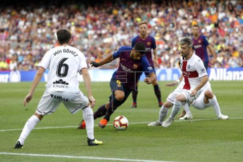 FÚTBOL LALIGA SANTANDER El Barça cierra su semana mágica ante el colista, la emoción está en Sevilla