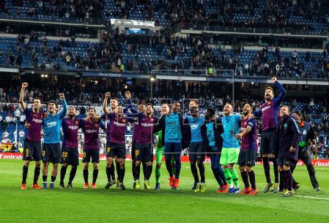 FÚTBOL LALIGA SANTANDER El Barça vuelve a golpear en el Bernabéu para acercarse al título