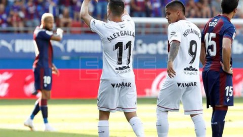 FÚTBOL LALIGA SANTANDER El Huesca tarda menos de cinco minutos en marcar su primer gol en Primera