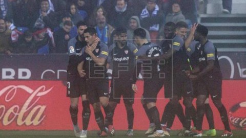 FÚTBOL LALIGA SANTANDER El Sevilla salva un punto pero cede el segundo puesto