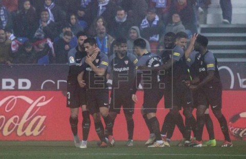 FÚTBOL LALIGA SANTANDER El Sevilla salva un punto pero cede el segundo puesto
