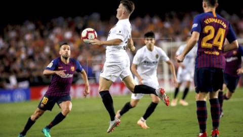 FÚTBOL LALIGA SANTANDER Mestalla y el Valencia suben el nivel de exigencia para el Barça de Setién