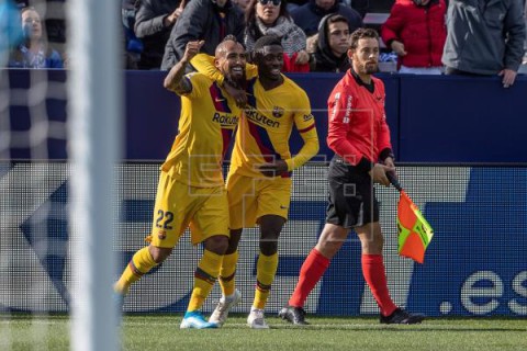 FÚTBOL LEGANÉS-BARCELONA 1-2. El balón parado evita un nuevo naufragio del Barcelona en Butarque