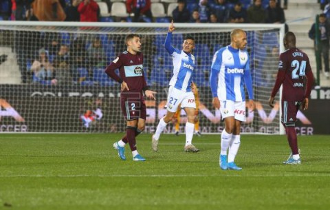 FÚTBOL LEGANÉS-CELTA 3-2. Óscar le da a Aguirre su primer triunfo al frente del Leganés