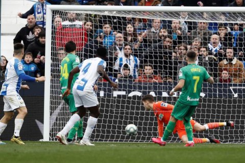 FÚTBOL LEGANÉS-REAL SOCIEDAD 2-1. Óscar Rodríguez hace honor a su fama y descoloca a la Real