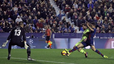 FÚTBOL LEVANTE-BARCELONA  0-5. Messi liquida al Levante