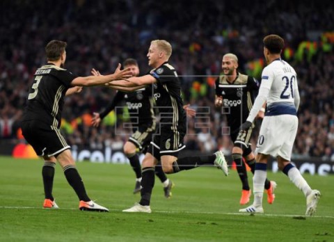 FÚTBOL LIGA CAMPEONES 0-1. El Ajax desconecta al Tottenham
