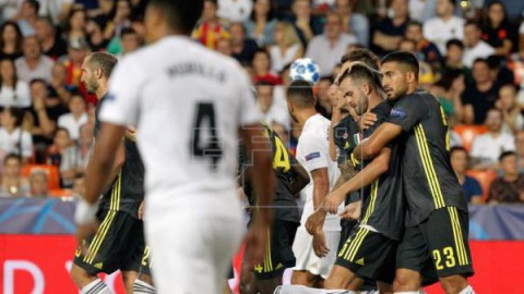 FÚTBOL LIGA CAMPEONES 0-2. Dos penaltis tras la expulsión de Cristiano dan el triunfo a la Juventus