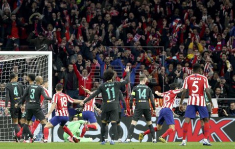 FÚTBOL LIGA CAMPEONES 1-0. El Atlético resurge