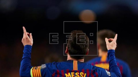 FÚTBOL LIGA CAMPEONES 2-0. Un doblete de Messi acerca al Barcelona a semifinales al descanso
