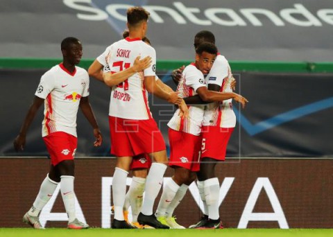 FÚTBOL LIGA CAMPEONES 2-1. Fiasco del Atlético