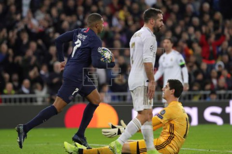 FÚTBOL LIGA CAMPEONES 2-2. El Madrid se desinfla en dos minutos y pasa segundo a octavos