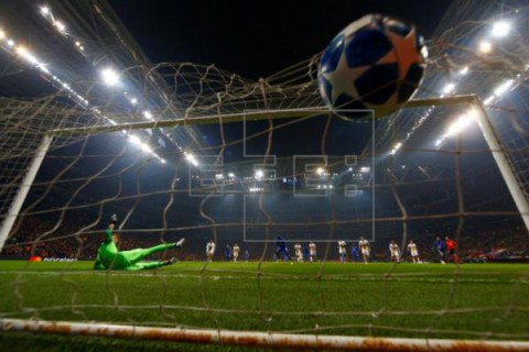 FÚTBOL LIGA CAMPEONES 2-3. El Oporto llega a octavos invicto y el Galata, a la Liga Europa