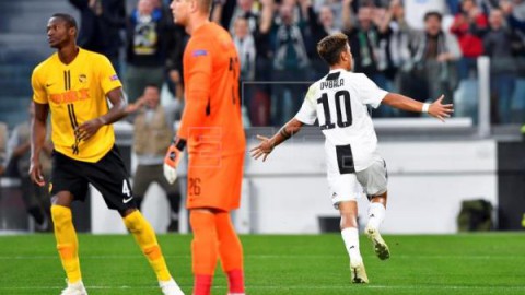 FÚTBOL LIGA CAMPEONES 3-0. Un triplete de Dybala lanza al Juventus, con Cristiano en la grada