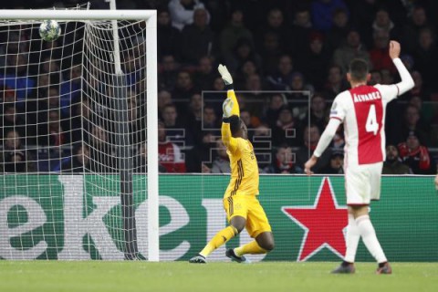 FÚTBOL LIGA CAMPEONES AJAX-VALENCIA 0-1. Un gol de Rodrigo clasifica al Valencia para los octavos de final