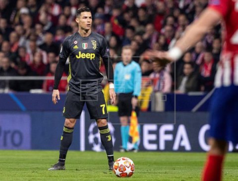 FÚTBOL LIGA CAMPEONES Cristiano Ronaldo, a los periodistas: `Cinco `Champions`, cinco`