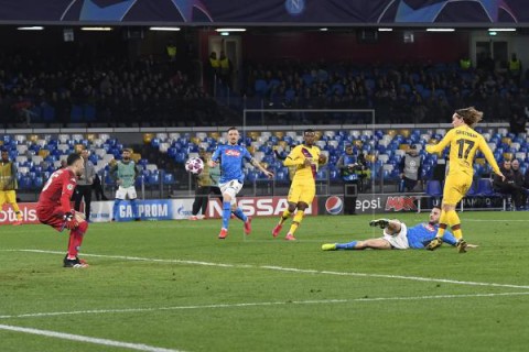 FÚTBOL LIGA CAMPEONES: NÁPOLES-BARCELONA 1-1. Griezmann permite al Barcelona salir vivo de San Paolo