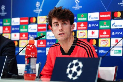 FÚTBOL LIGA CAMPEONES Odriozola: `Estoy enamorado de Karim`