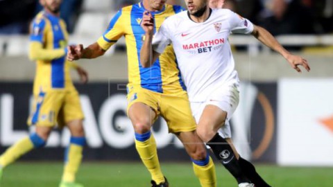 FÚTBOL LIGA EUROPA: APOEL-SEVILLA 1-0. El Sevilla pierde en Chipre y mancha su hoja de servicios