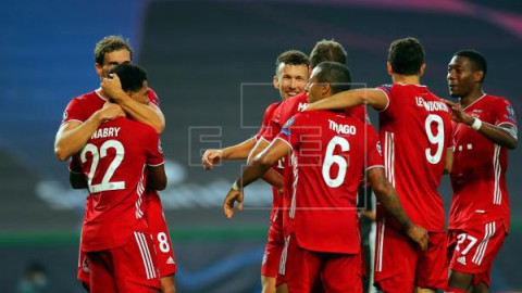 FÚTBOL LYON-BAYERN Un doblete de Gnabry acerca al Bayern a la final