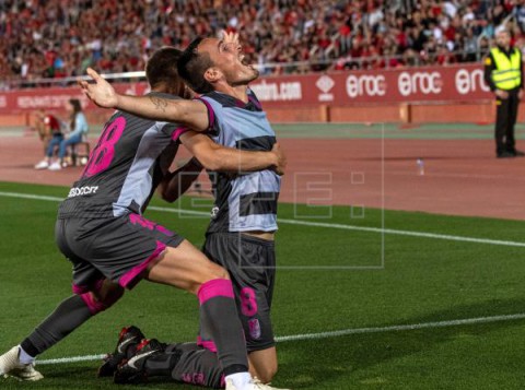 FÚTBOL MALLORCA GRANADA 1-1. El Granada celebra el ascenso a Primera y el Mallorca la promoción