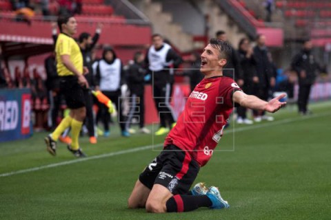 FÚTBOL MALLORCA-VALENCIA 4-1: El Mallorca se da un festín ante un Valencia irreconocible